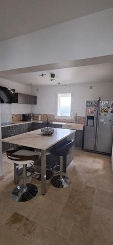 BELLE MAISON AVEC PISCINE MEUBLEE VILLENEUVE