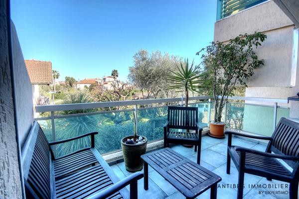 Golfe Juan (06220) 2 PIECES PISCINE SUR LE TOIT