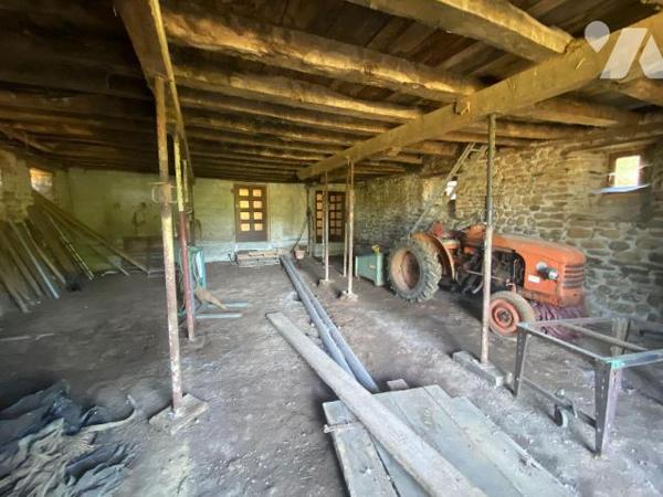 A vendre à Drignac commune d'Ally (CANTAL), dans un hameau verdoyant, au calme avec une jolie v...