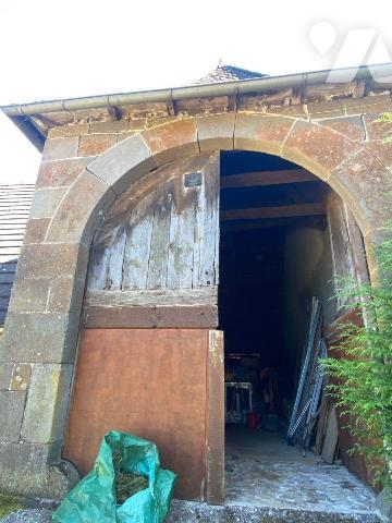 A vendre à Drignac commune d'Ally (CANTAL), dans un hameau verdoyant, au calme avec une jolie v...