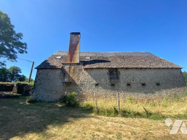 A vendre à Drignac commune d'Ally (CANTAL), dans un hameau verdoyant, au calme avec une jolie v...