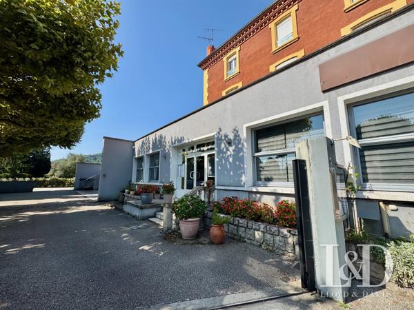 Hôtel-Restaurant avec Licence IV, appart T3 neuf et terrain constructible