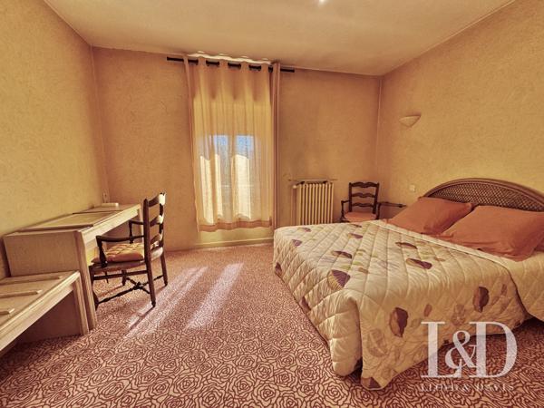 Hôtel-Restaurant avec Licence IV, appart T3 neuf et terrain constructible