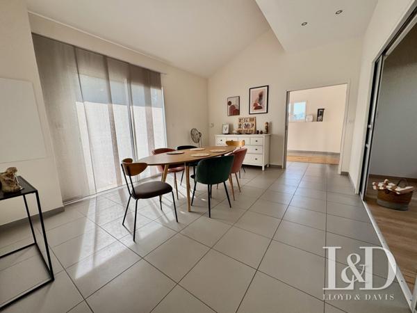 Hôtel-Restaurant avec Licence IV, appart T3 neuf et terrain constructible