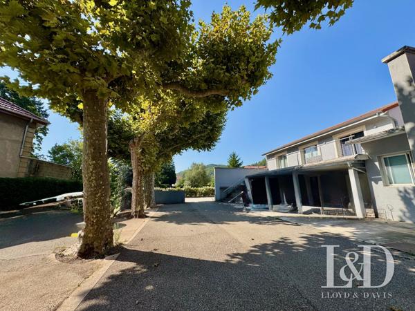 Hôtel-Restaurant avec Licence IV, appart T3 neuf et terrain constructible