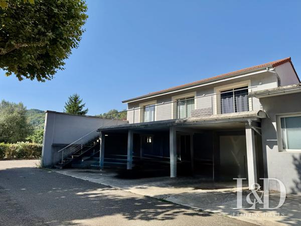 Hôtel-Restaurant avec Licence IV, appart T3 neuf et terrain constructible