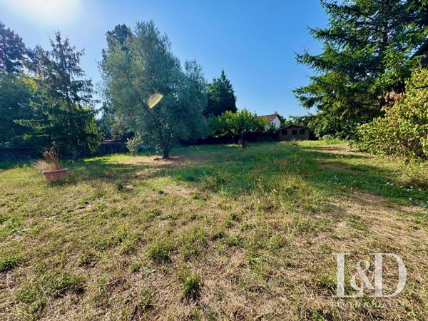 Hôtel-Restaurant avec Licence IV, appart T3 neuf et terrain constructible