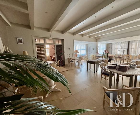 Hôtel-Restaurant avec Licence IV, appart T3 neuf et terrain constructible