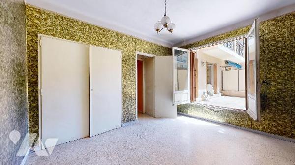 Entre Le Port et Riquier
Appartement traversant de 4 pièces avec terrasse au calme.