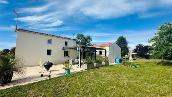 Maison avec piscine, 4 chambres + 1 bureau, Thénac
