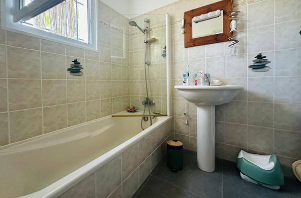 Maison avec piscine, 4 chambres + 1 bureau, Thénac