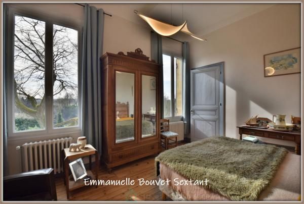 Superbe maison bourgeoise, proche Bergerac, très beaux volumes, jardin, garage, car-port, piscine, solarium, accès voie verte