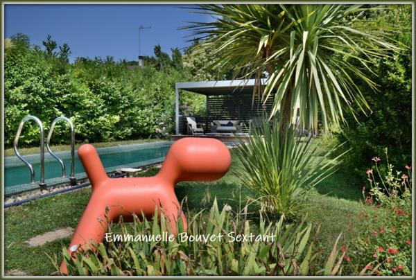 Superbe maison bourgeoise, proche Bergerac, très beaux volumes, jardin, garage, car-port, piscine, solarium, accès voie verte