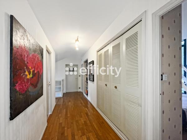 Maison
         9 pièces
        - 205 m² Exclusivité 369 000 € *