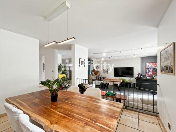 Maison
         9 pièces
        - 205 m² Exclusivité 369 000 € *