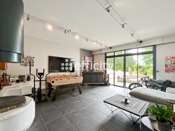 Maison
         9 pièces
        - 205 m² Exclusivité 369 000 € *