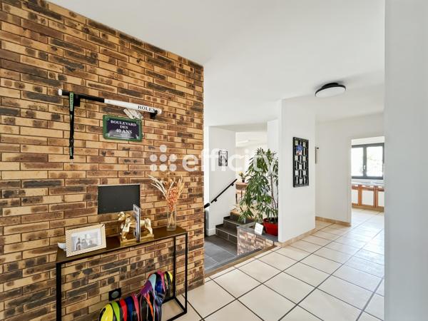 Maison
         9 pièces
        - 205 m² Exclusivité 369 000 € *