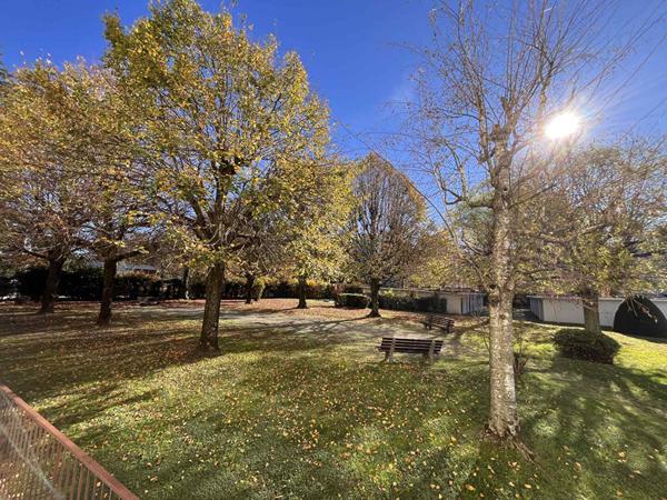 Appartement de type 3 rénové et proche des commodités, situé sur Bourgoin Jallieu