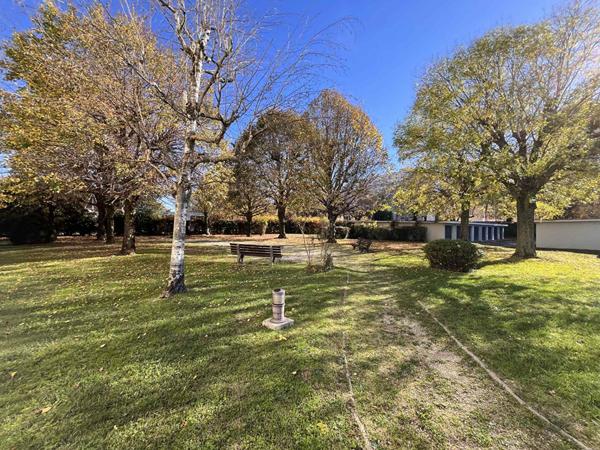 Appartement de type 3 rénové et proche des commodités, situé sur Bourgoin Jallieu