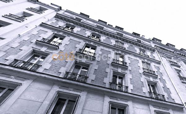 Vente
                Appartement43 m² - 2 Pièces -
                    PARIS (75011)