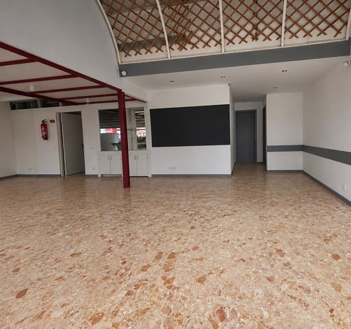 A LOUER - LOCAL COMMERCIAL 70M2 - GALERIE MARCHANDE INTERMARCHE À BOLLENE