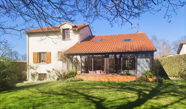 Maison Fontaine Le Comte 7 pièce(s) 167 m2