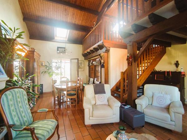 Maison Fontaine Le Comte 7 pièce(s) 167 m2