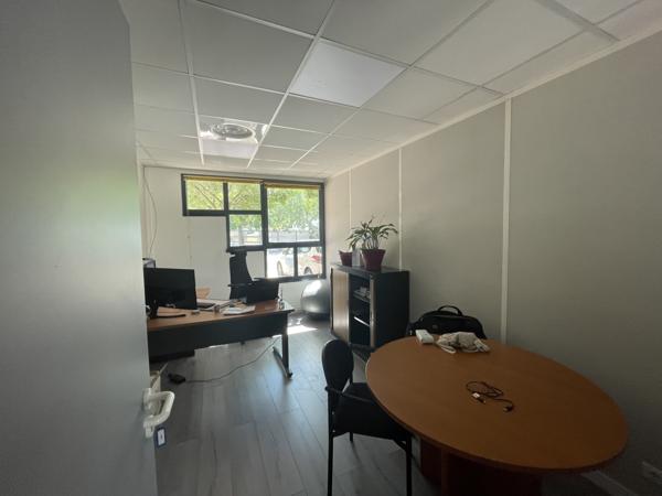 Marseille (13009) BUREAUX À LOUER – MARSEILLE 9ÈME - 100m2 - AVEC STATIONNEMENTS
