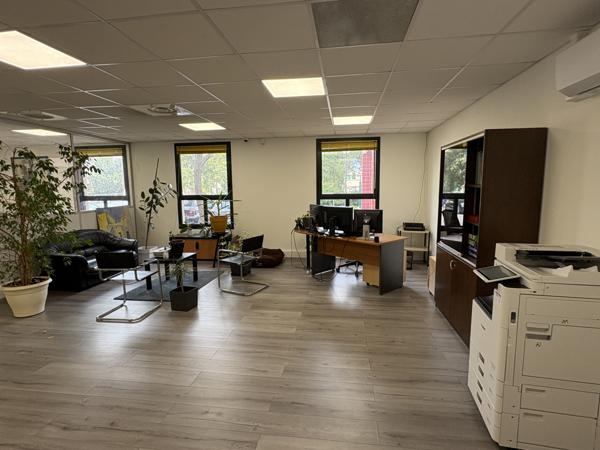 Marseille (13009) BUREAUX À LOUER – MARSEILLE 9ÈME - 100m2 - AVEC STATIONNEMENTS