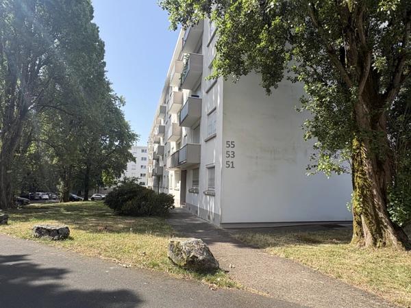Vente                                                      Appartement
                        
                     5 pièces                      84 m2                     à Nantes