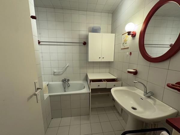 Vente                                                      Appartement
                        
                     5 pièces                      84 m2                     à Nantes
