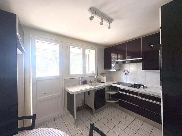 Vente                                                      Appartement
                        
                     5 pièces                      84 m2                     à Nantes