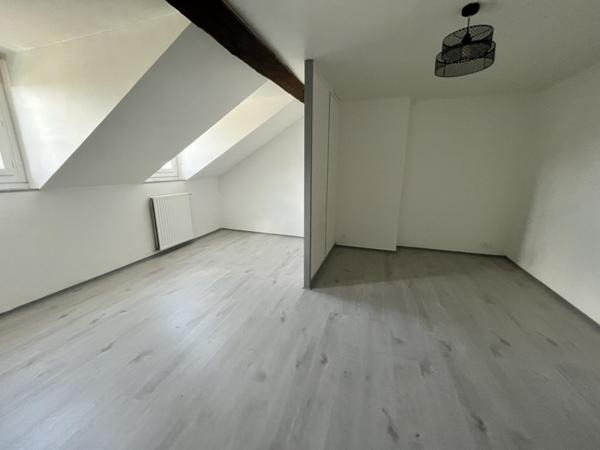 Appartement à louer 545 € CC Saumur 1 pièce 43 m² DPE E