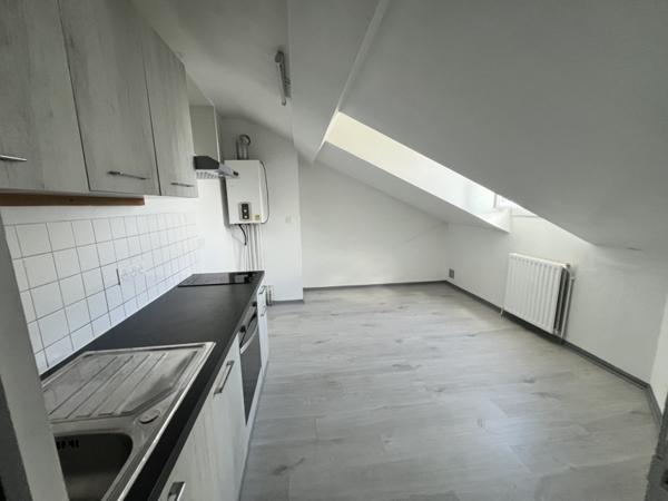 Appartement à louer 545 € CC Saumur 1 pièce 43 m² DPE E