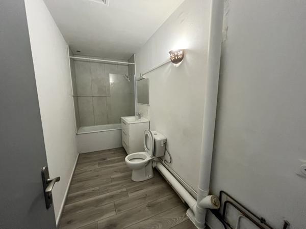 Appartement à louer 545 € CC Saumur 1 pièce 43 m² DPE E