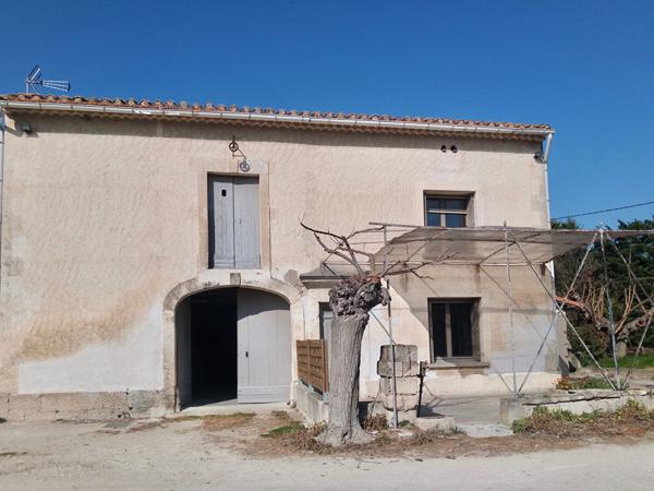 EYRAGUES - PARTIE DE MAS - 4 PIECES - GARAGE - EXTERIEUR