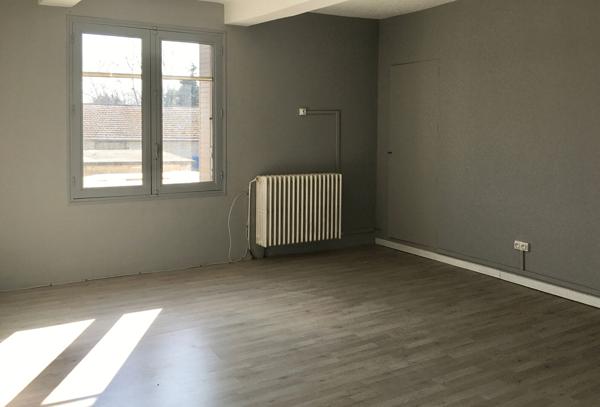 EYRAGUES - PARTIE DE MAS - 4 PIECES - GARAGE - EXTERIEUR