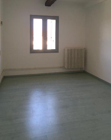 EYRAGUES - PARTIE DE MAS - 4 PIECES - GARAGE - EXTERIEUR
