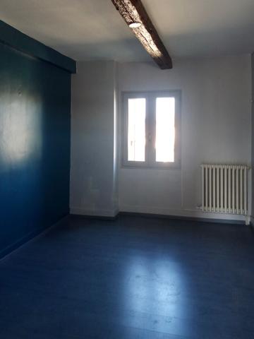 EYRAGUES - PARTIE DE MAS - 4 PIECES - GARAGE - EXTERIEUR