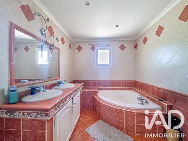Maison à vendre 6 pièces 157 m² Nîmes