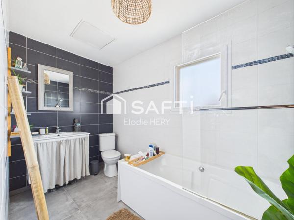 Parempuyre – Maison récente 137 m² avec piscine, 4 chambres et terrasses