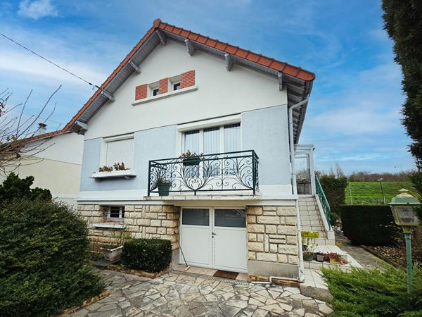 Maison 2 chambres avec combles aménageables, sur sous-sol total.