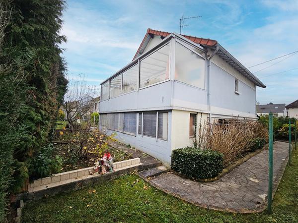 Maison 2 chambres avec combles aménageables, sur sous-sol total.