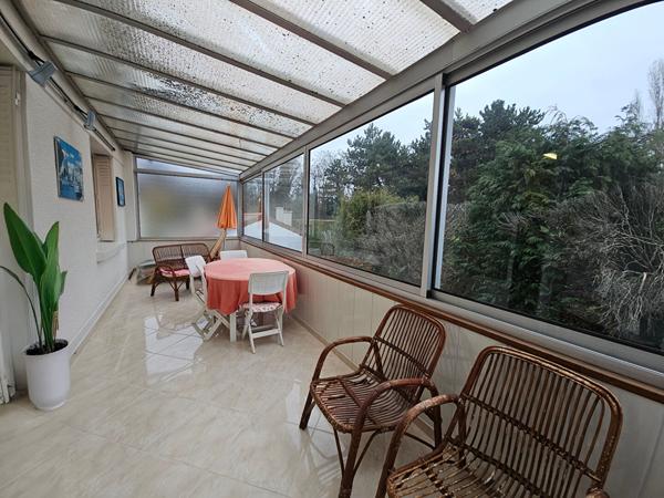 Maison 2 chambres avec combles aménageables, sur sous-sol total.