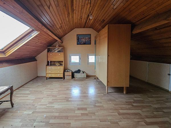 Maison 2 chambres avec combles aménageables, sur sous-sol total.