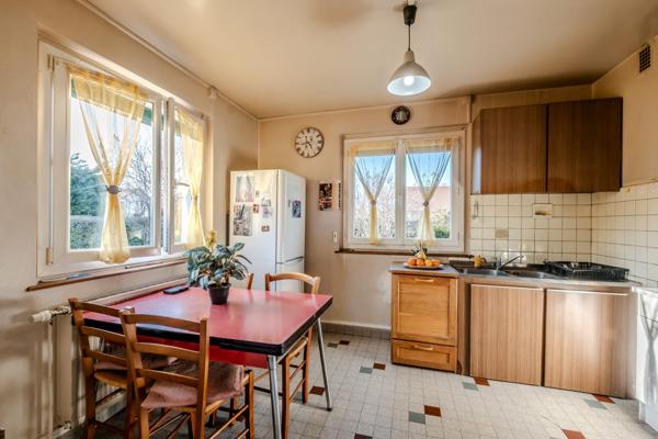 EXCLUSIVITÉ – Maison avec deux appartements sur un grand terrain à Bons-en-Chablais