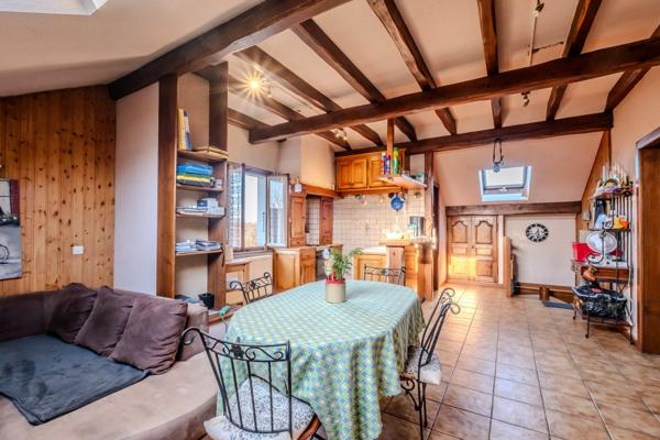 EXCLUSIVITÉ – Maison avec deux appartements sur un grand terrain à Bons-en-Chablais