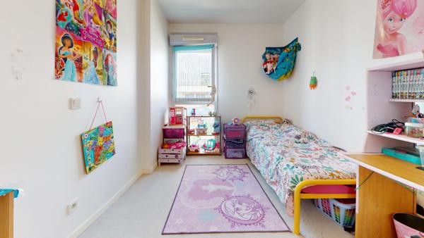 Appartement 4 pièces - proche T7 - RER C