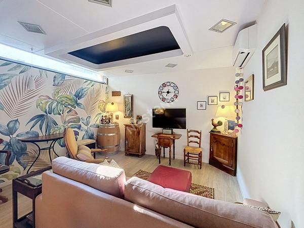 Immeuble à vendre avec un appartement et un local commercial dans le bourg d'INGRANDES-LE-FRESNE-SUR-LOIRE;