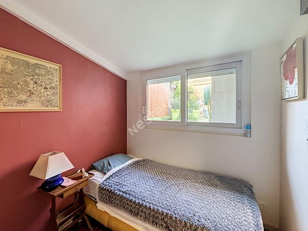 Immeuble à vendre avec un appartement et un local commercial dans le bourg d'INGRANDES-LE-FRESNE-SUR-LOIRE;